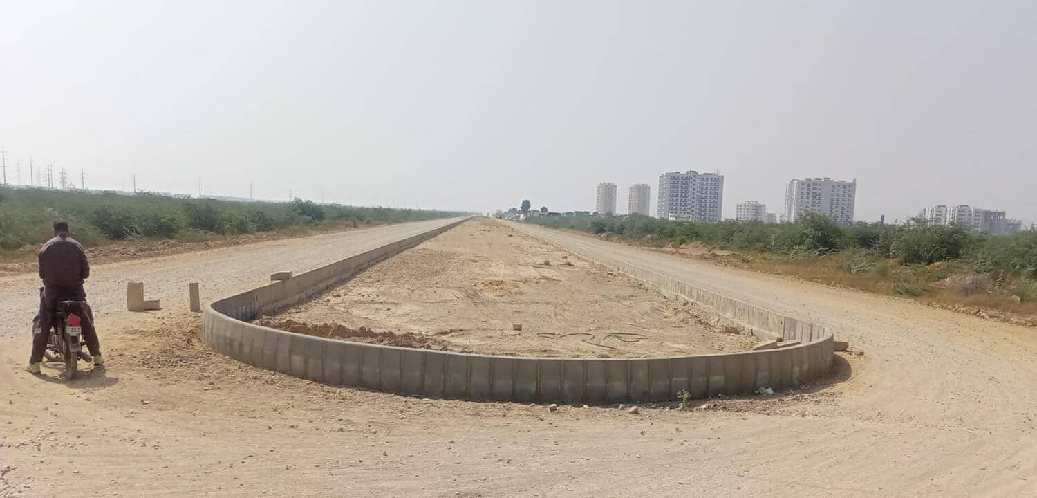 Site record, 29 October 2024 — the roundabout kerb and the road formation on the alignment at Keamari. Link Road and Nallah, RCD Highway at Moach Goth to Hawkes Bay, Moach Goth to Hawkes Bay, Karachi