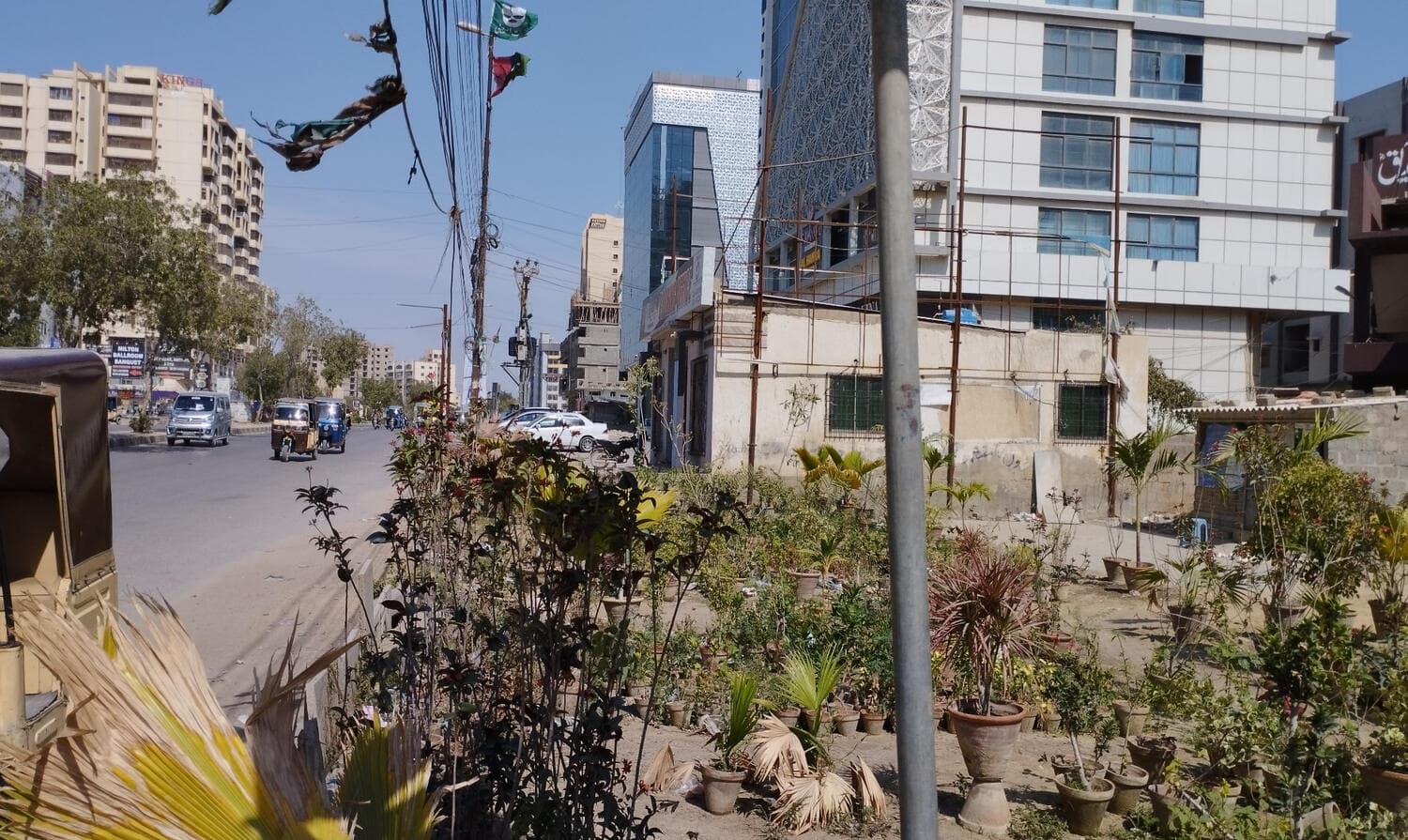 Existing condition before construction — the service road beyond the junction, lost to encroachment. Munawar Chowrangi Underpass, Gulistan-e-Johar, Gulistan-e-Johar, Karachi